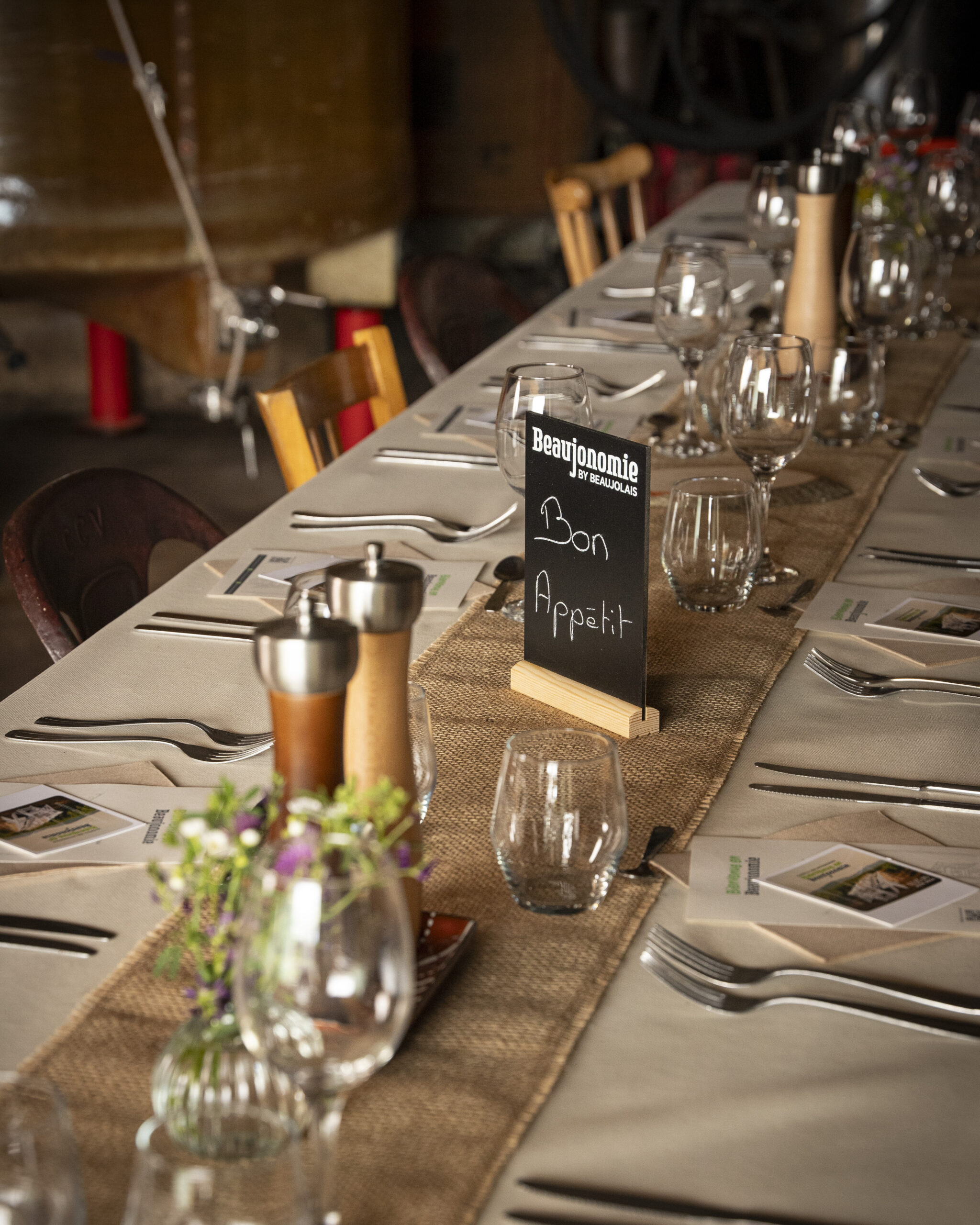 Convivialité au cœur des Pierres Dorées – Déjeuner