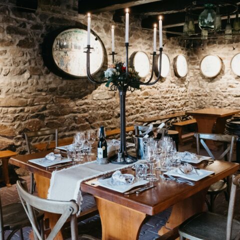 Image-Dîner au cœur du Caveau de Clochemerle