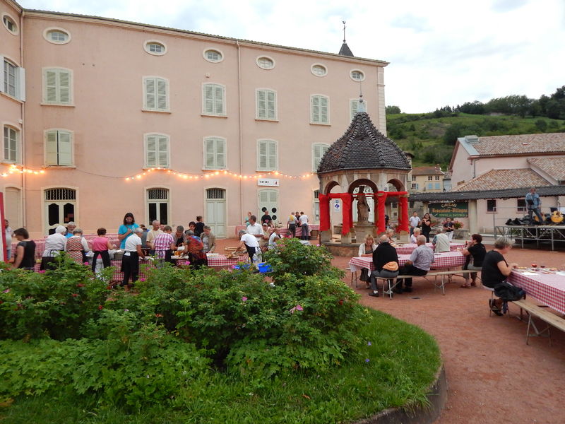 Beaujolez-Vous: Beaujeu sous les lampions
